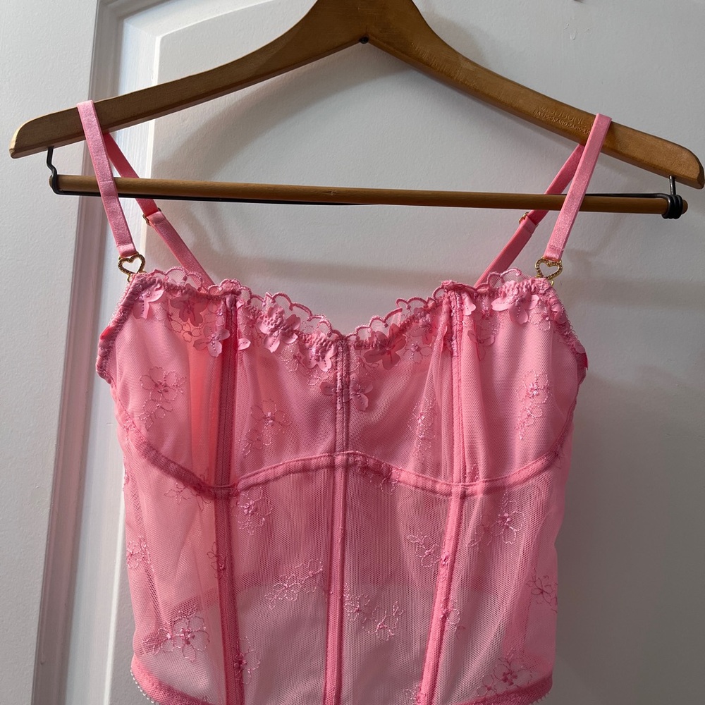 Victoria's Secret Pink Lace corset with V string - Picture 6 of 8